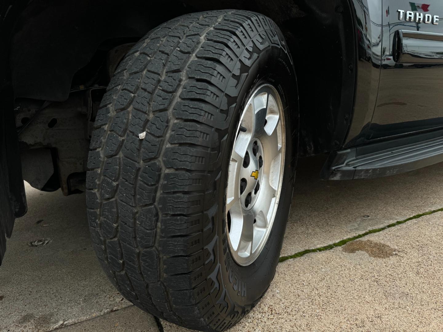 2013 BLACK CHEVROLET TAHOE LT (1GNSCBE06DR) , located at 5900 E. Lancaster Ave., Fort Worth, TX, 76112, (817) 457-5456, 0.000000, 0.000000 - Photo#21